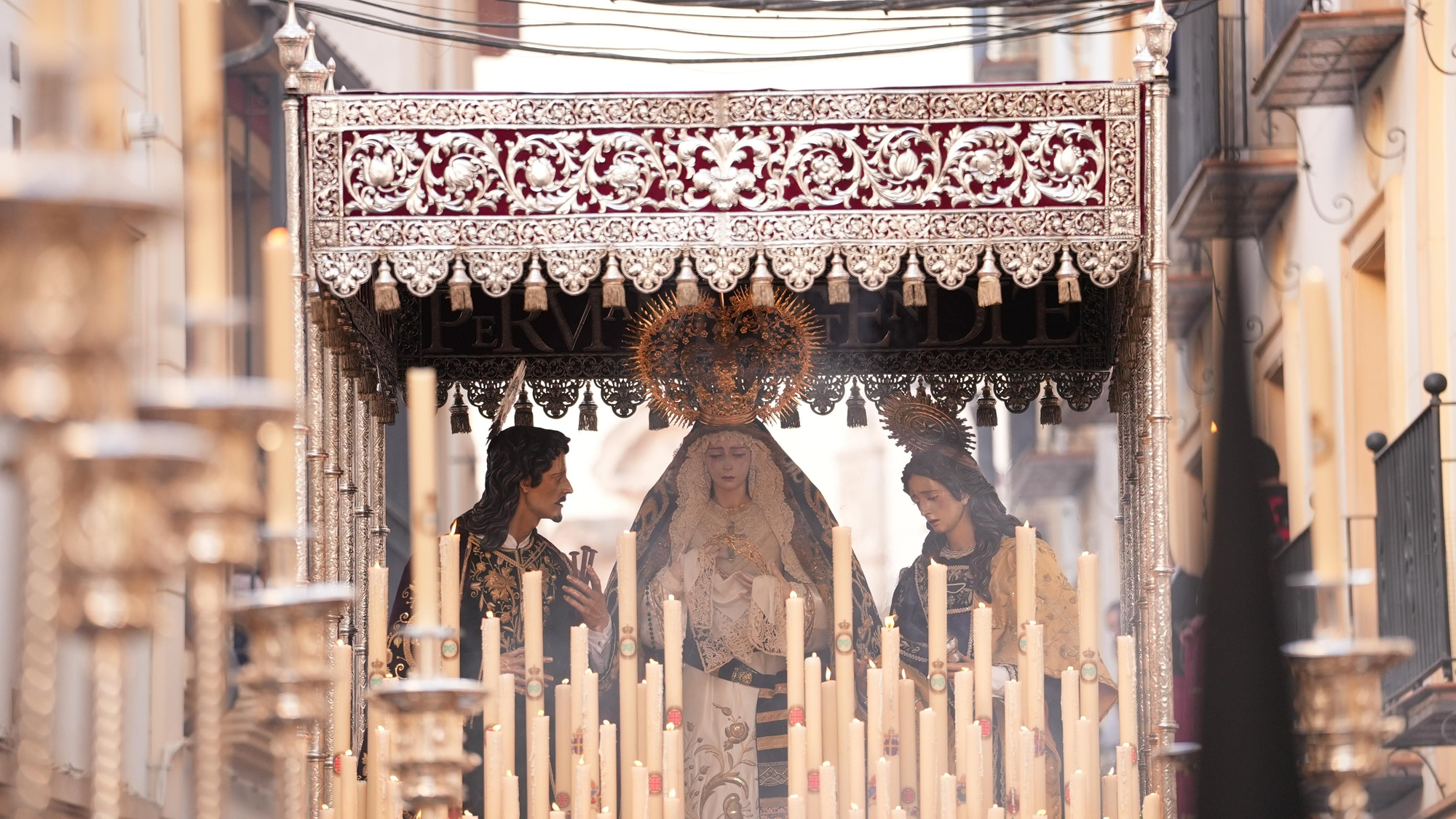 La procesión de la Hermandad del Santo Sepulcro, en imágenes