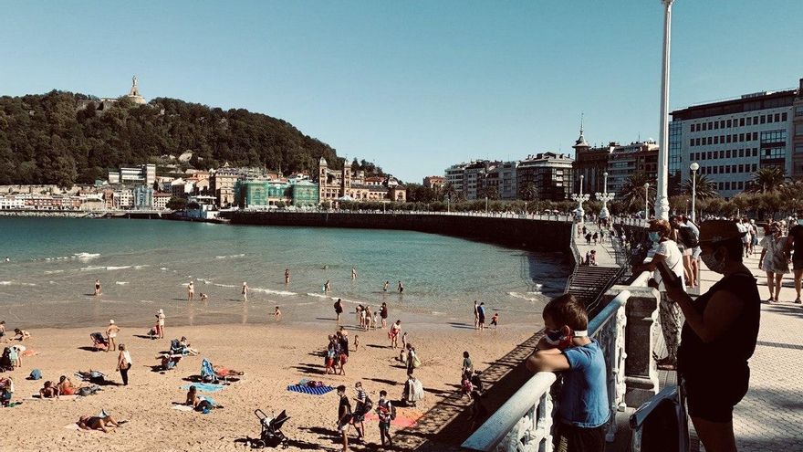 Euskadi suma 145 positivos entre menores de 20 años y son ya 198 los centros escolares afectados