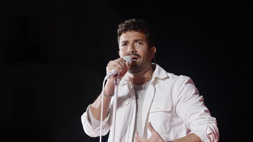 Pablo Alborán estrena su 'KM 0' en un abarrotado kilómetro 0 de Madrid