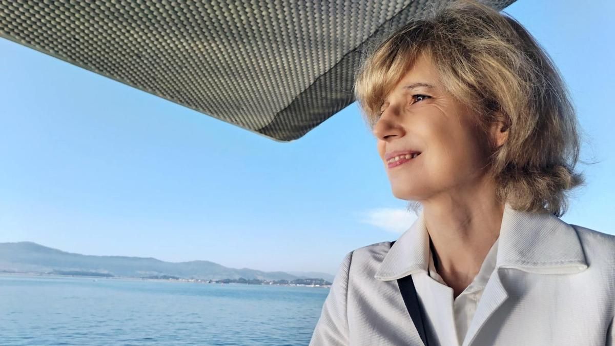 Almudena Suárez, escritora: "La muerte genera dudas del papel que tuvimos en la vida de una persona"