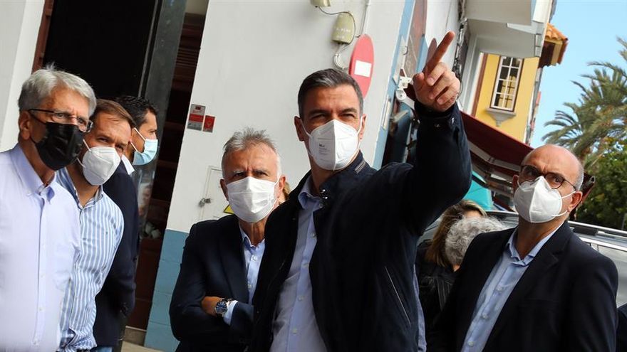 Pedro Sánchez, en su cuarta visita a La Palma: "Las instituciones trabajamos codo con codo para salvaguardar la vida de la gente y reconstruir la isla"