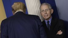 Anthony Fauci, junto a Trump en una rueda de prensa.