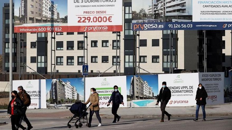 'El Madrid de las piscinas' pide institutos