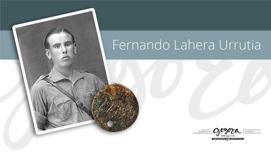 Placa de Fernando La Hera, junto a su fotografía