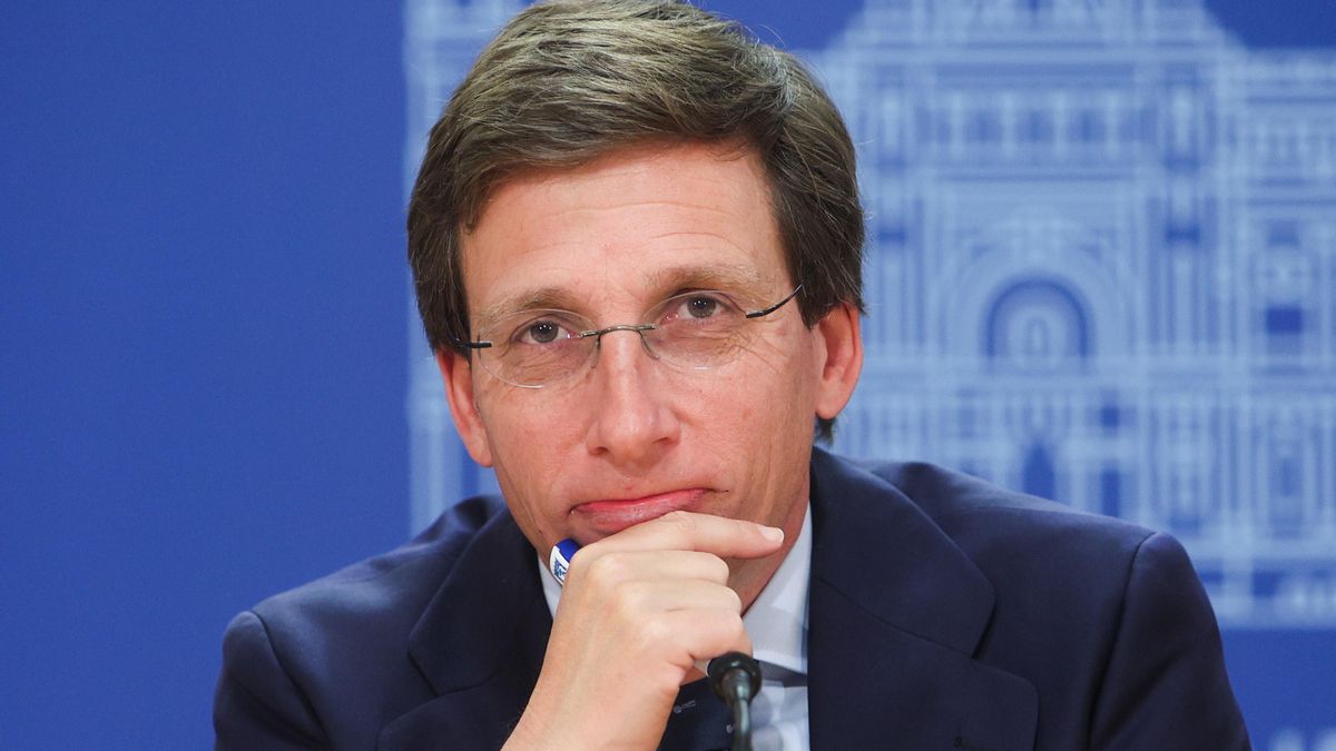 Archivo - El alcalde de Madrid, José Luis Martínez-Almeida, durante una rueda de prensa posterior a la Junta de Gobierno, en el Palacio de Cibeles, a 4 de abril de 2024, en Madrid (España).