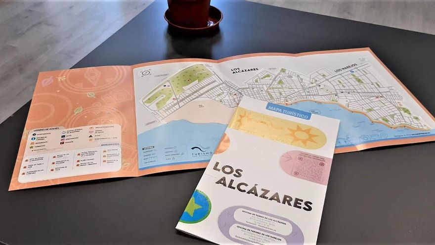 Los Alcázares publica su primer folleto en Braille para informar sobre el municipio a personas con discapacidad visual