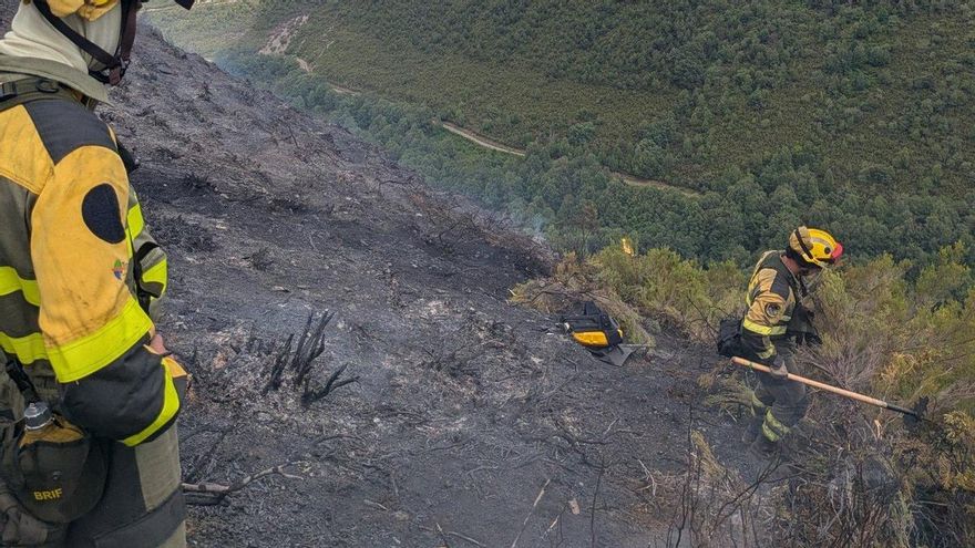 Los incendios forestales de Guímara y Caboalles de Arriba siguen el martes en nivel medio de riesgo