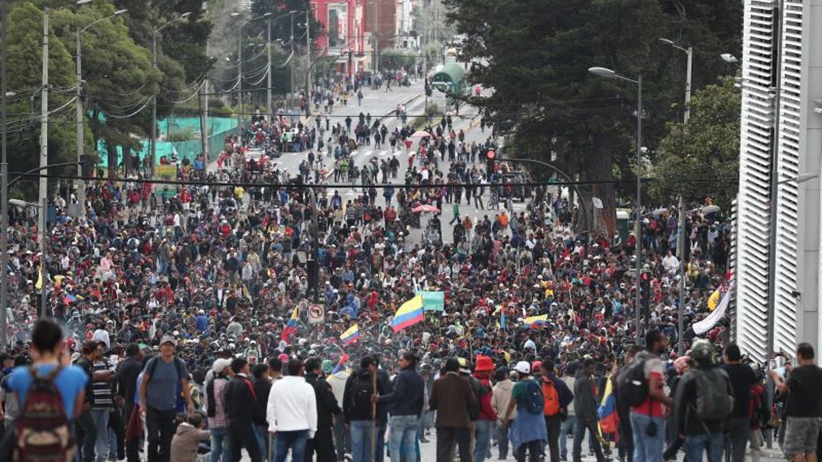 Miles de indígenas inundan Quito en la víspera de la gran protesta contra el Gobierno