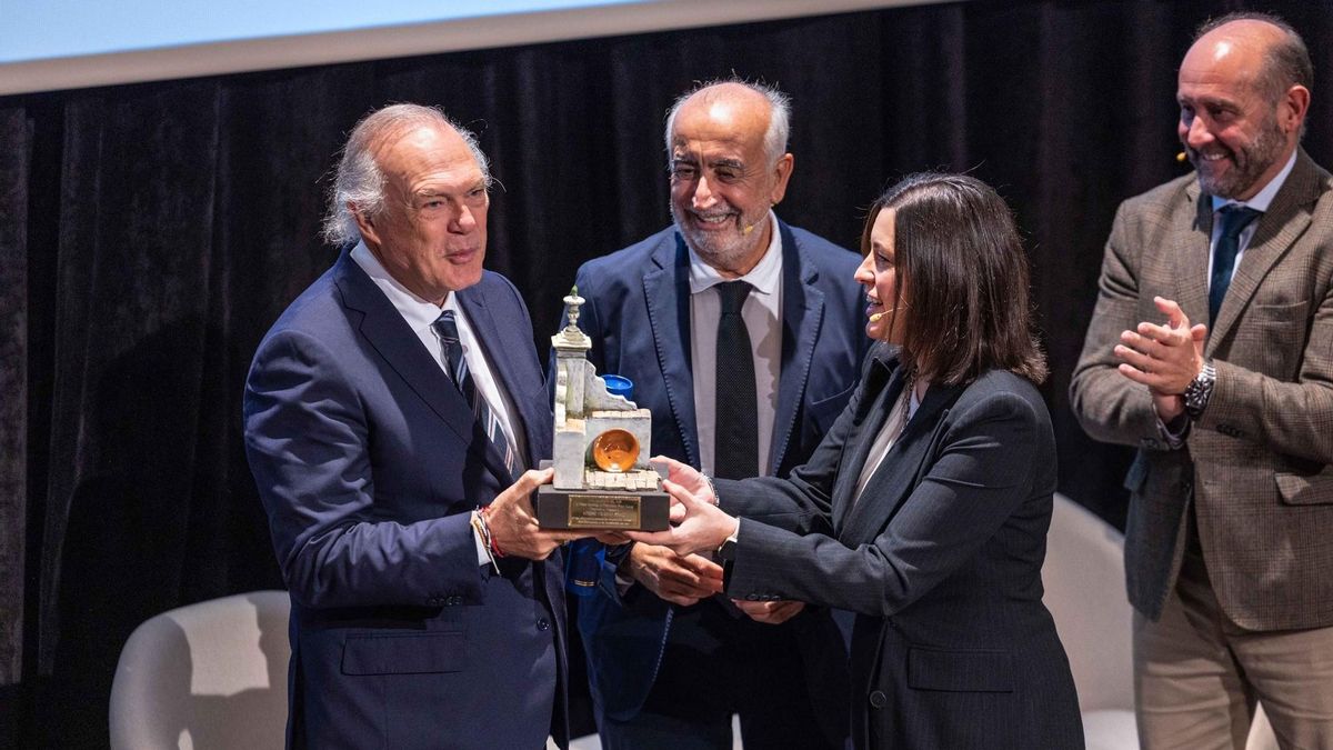 El papel de los periodistas ante activistas y agitadores, a debate: "Defender esta profesión es defender el bien común"