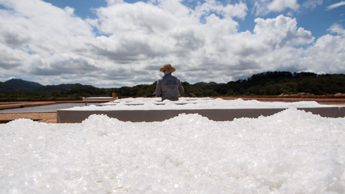 Actualmente se producen más de 50 toneladas de sal anuales en Menorca con procesos artesanales