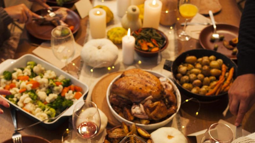 ¿Te han tocado los canapés, un plato para compartir o el postre? Cinco ideas para llevar a una fiesta de Navidad