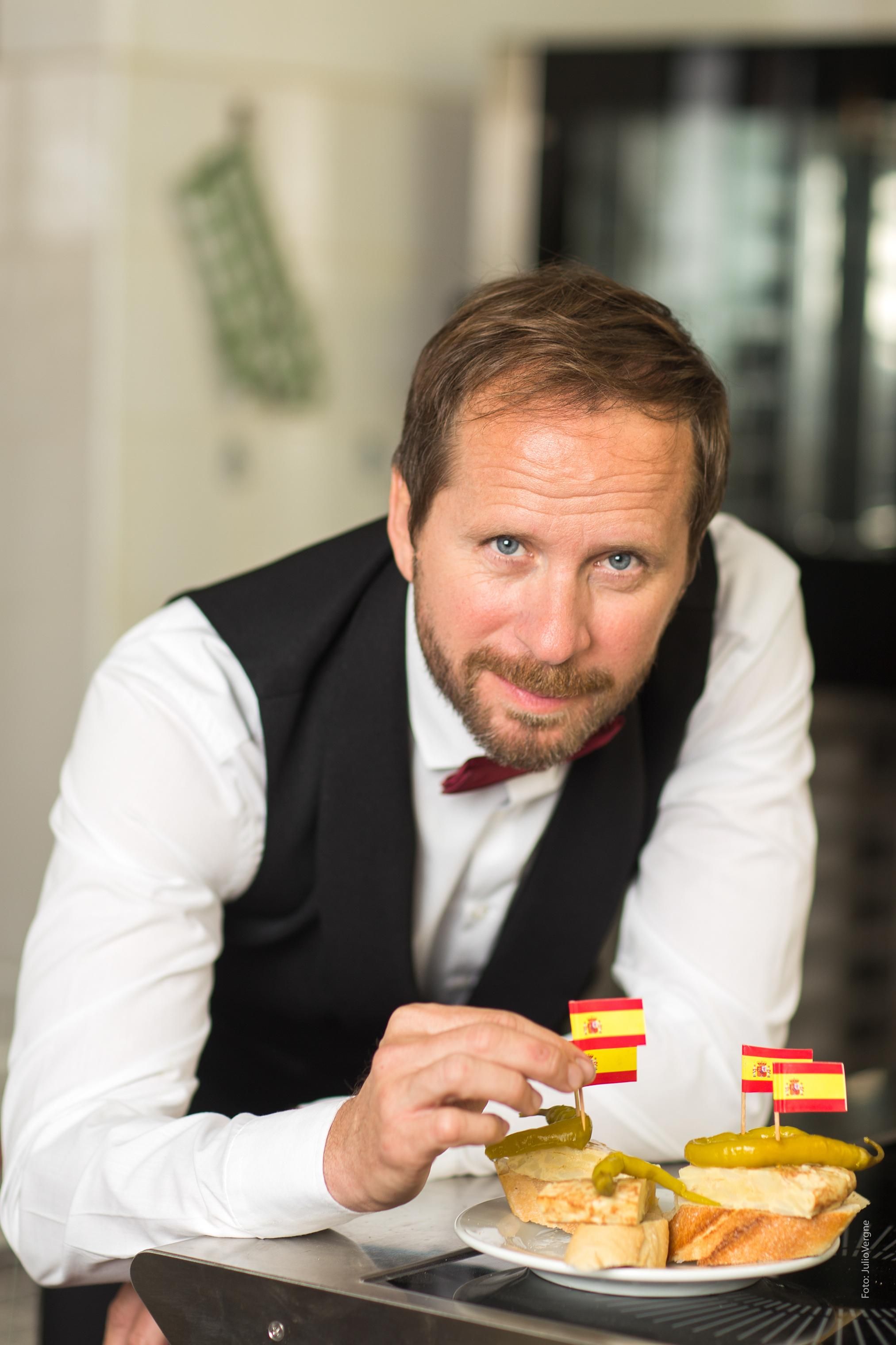 'Allí Abajo' muestra los posados oficiales de su tercera temporada