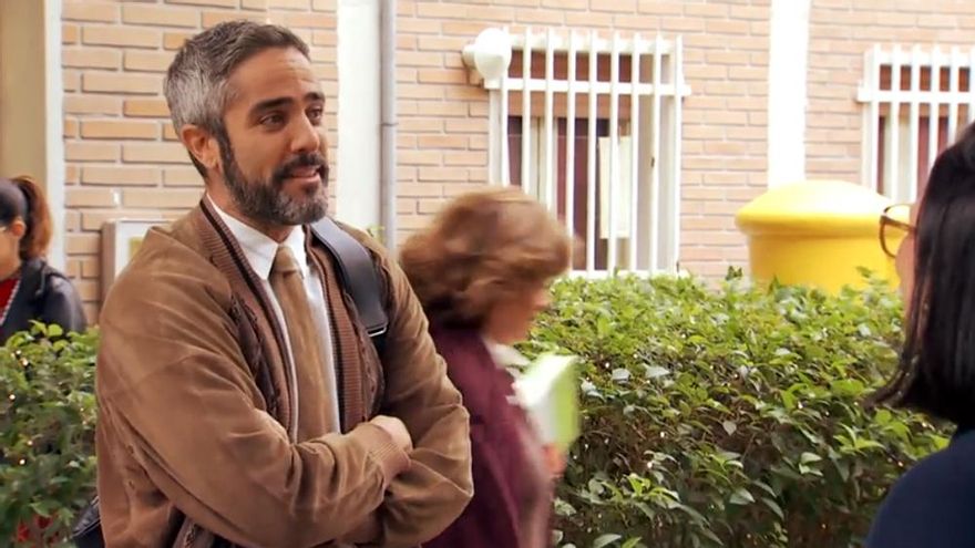 El 'profesor Don Roberto' Leal robó corazones en su cameo en 'Amar es para siempre'