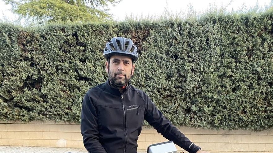 Diseñan en la UEx un dispositivo para conocer la calidad del aire, puede llevarse en una bicicleta