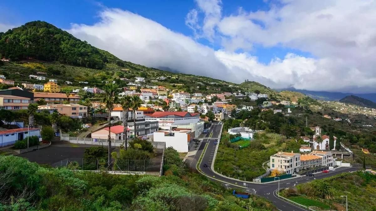 El Cabildo mejora la seguridad vial en Villa de Mazo con la ejecución de una rotonda