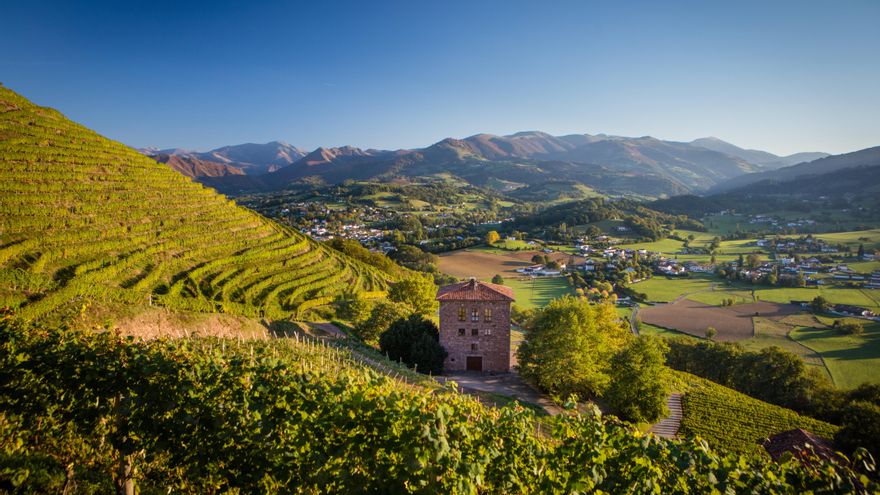 Por el interior de Iparralde, a las faldas del monte Larrún entre Sara, Ainhoa y Ezpeleta