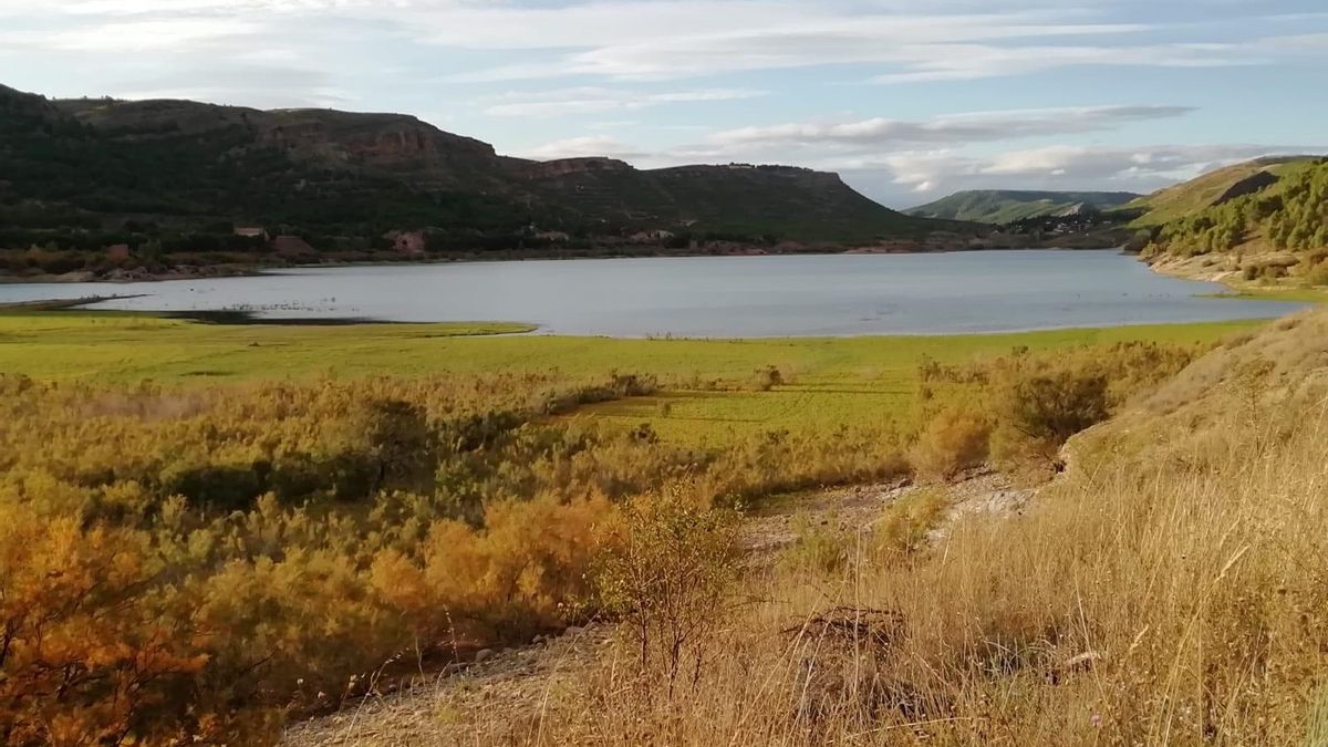 El pantano del Ebro sigue perdiendo reservas de agua y baja casi a la mitad de su capacidad