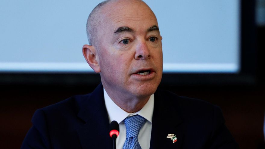 EE.UU. intentará expulsar a haitianos a países de Suramérica si hay una nueva ola