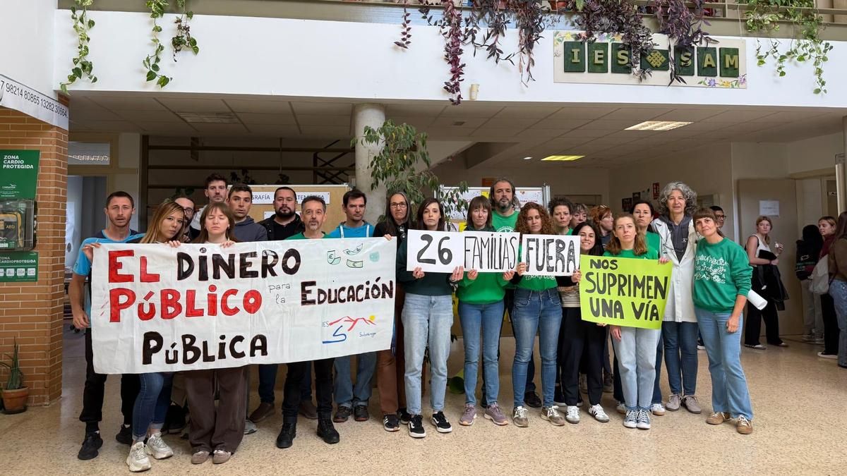 La comunidad educativa de Huesca denuncia otro recorte: “La pública pierde una vía mientras se blinda la concertada”