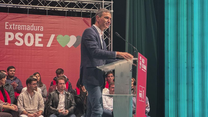 El presidente del Gobierno, Pedro Sánchez , interviene en un acto de campaña electoral del PSOE para las elecciones regionales de Extremadura, este viernes en Villanueva de la Serena. EFE/ Samuel Sánchez