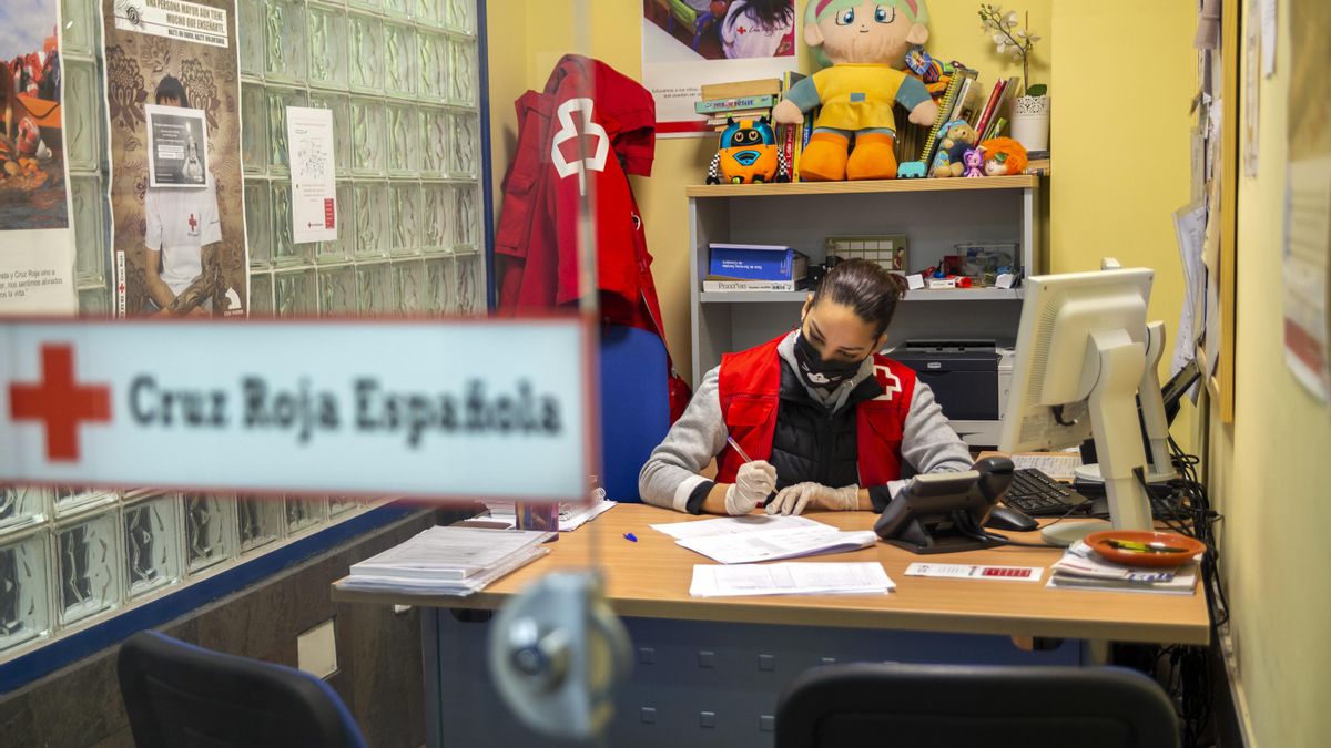 Trabajadora de la Cruz Roja en Cantabria