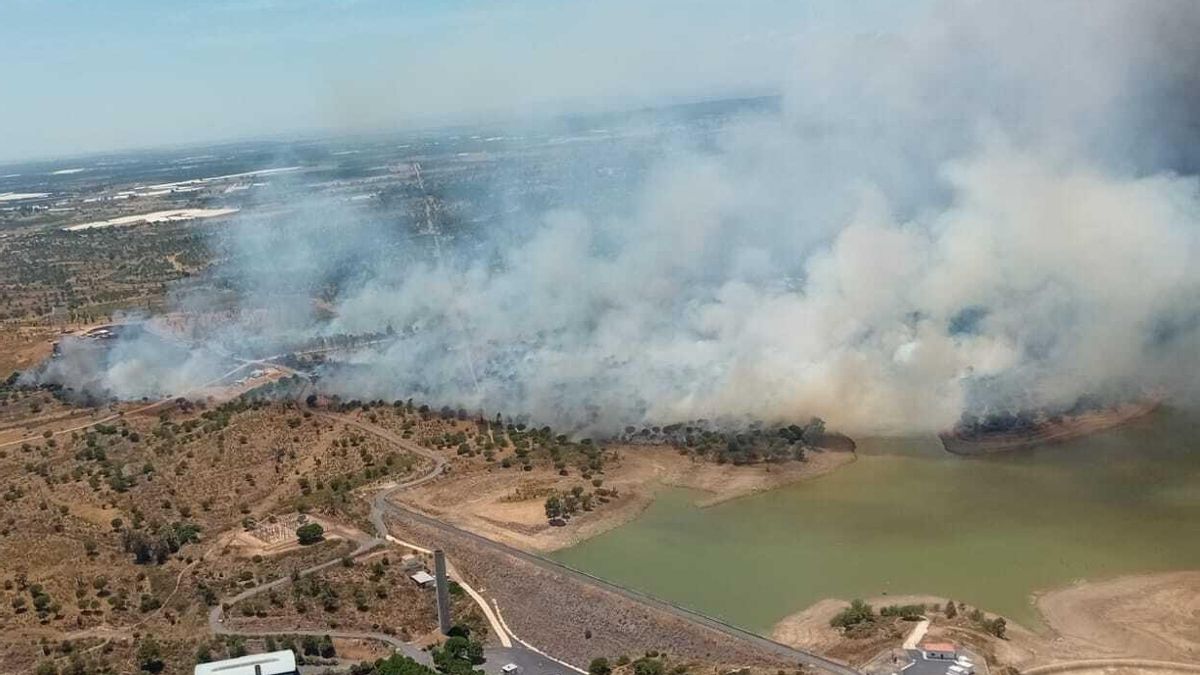 Un incendio cerca de un camping de Lepe obliga a movilizar a