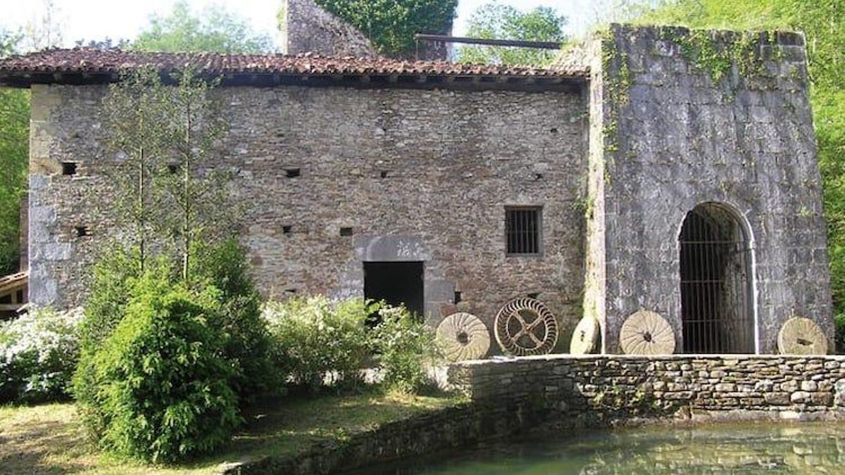 El bosque de Gipuzkoa donde ferrerías, caseríos y hayedos cuentan la historia de un mismo paisaje