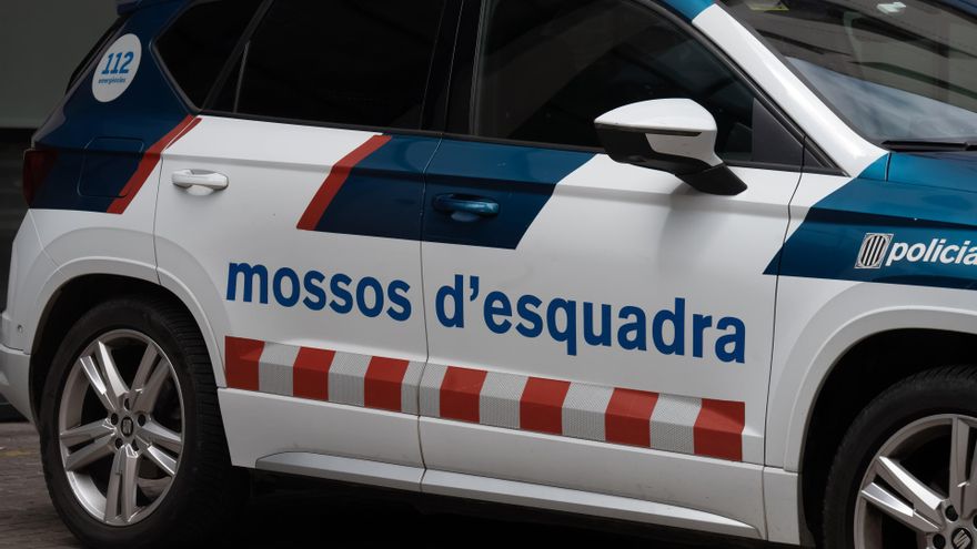 Los Mossos buscan a un hombre por herir gravemente a su pareja y a su suegra en Calella (Barcelona)