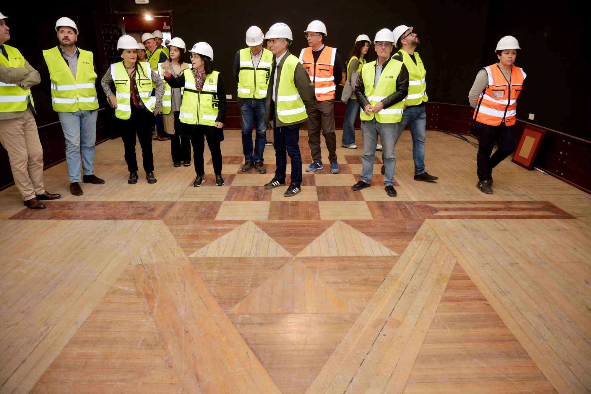 La alcaldesa, Carolina Darias, durante la visita a los trabajos en el Museo Néstor.