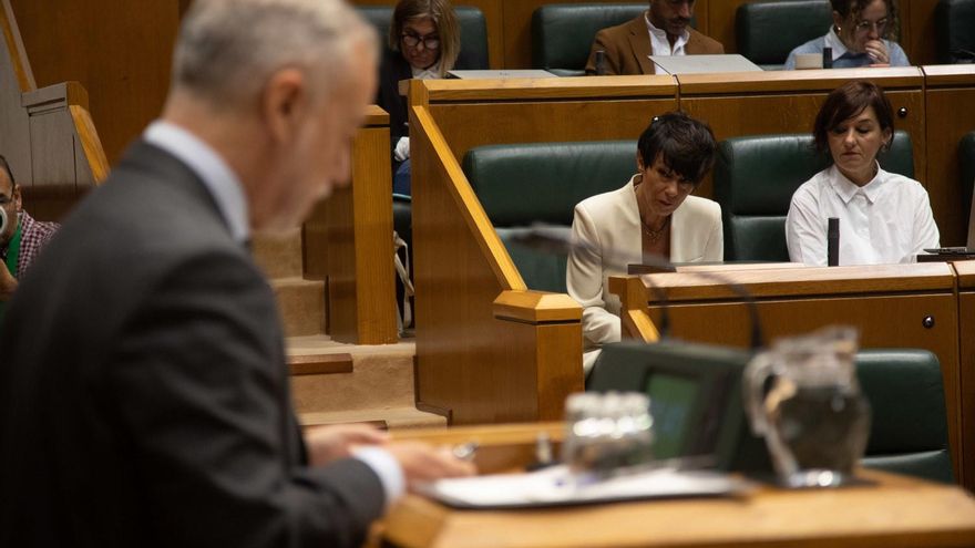 Urkullu, en el pleno de control del Parlamento Vasco