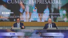 El presidente de la Confederación Nacional de la Construcción (CNC), Juan Lazcano, junto al presidente de la CEOE, Antonio Garamendi, durante la cumbre empresarial para la recuperación económica.