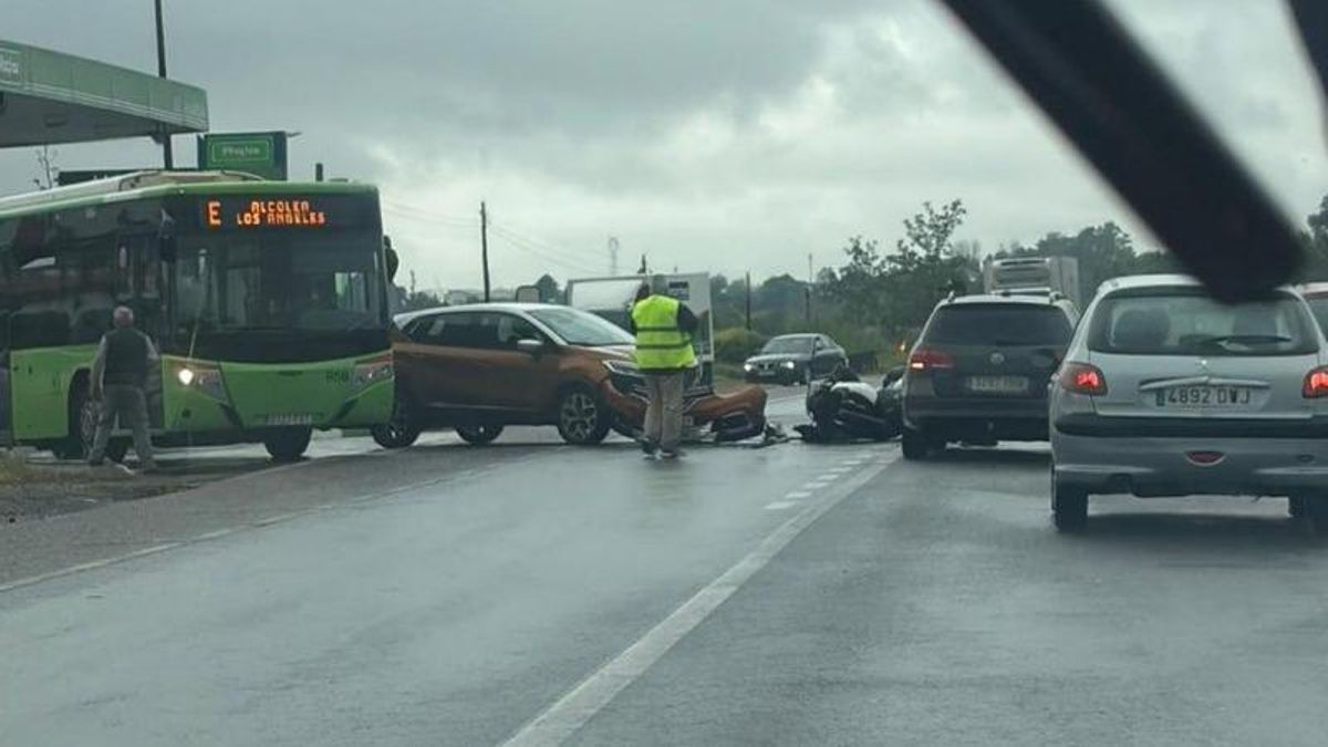 Una mujer resulta herida en un choque entre una moto y un coche en La Lancha