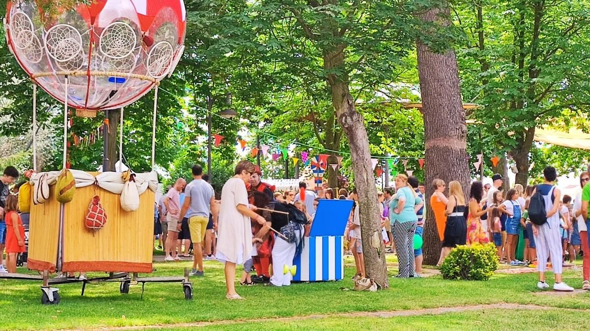 Valencia de Don Juan se llena de libros y circo durante el fin de semana