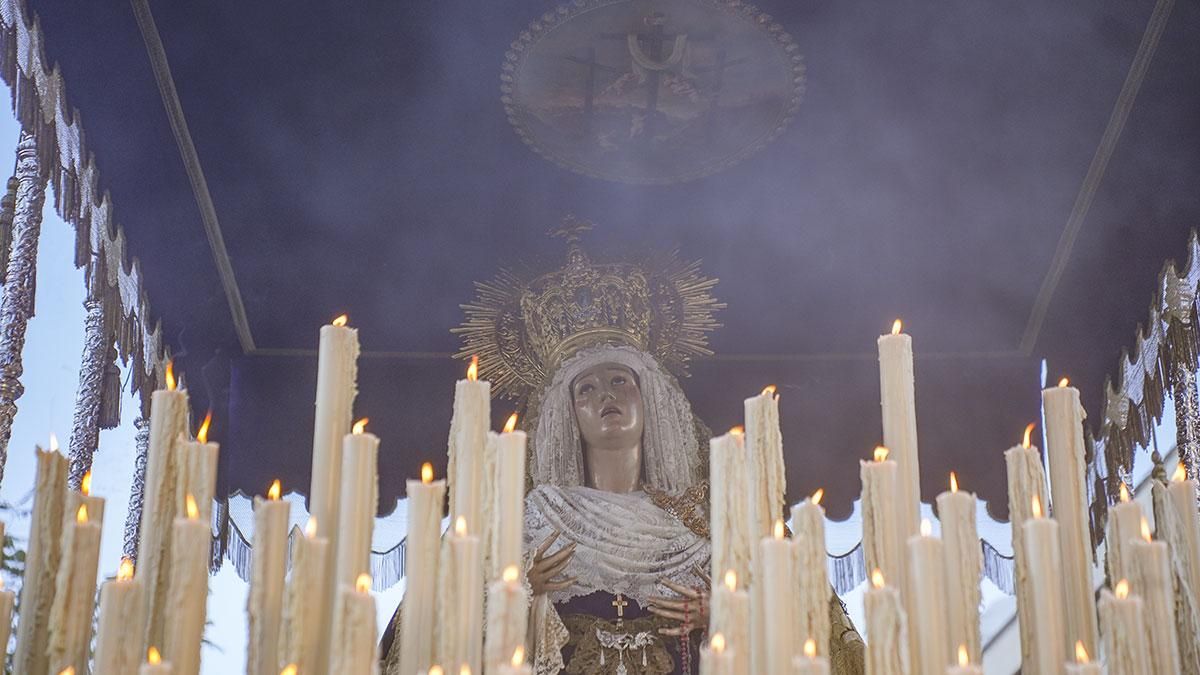 La procesión de la Hermandad del Calvario, en imágenes