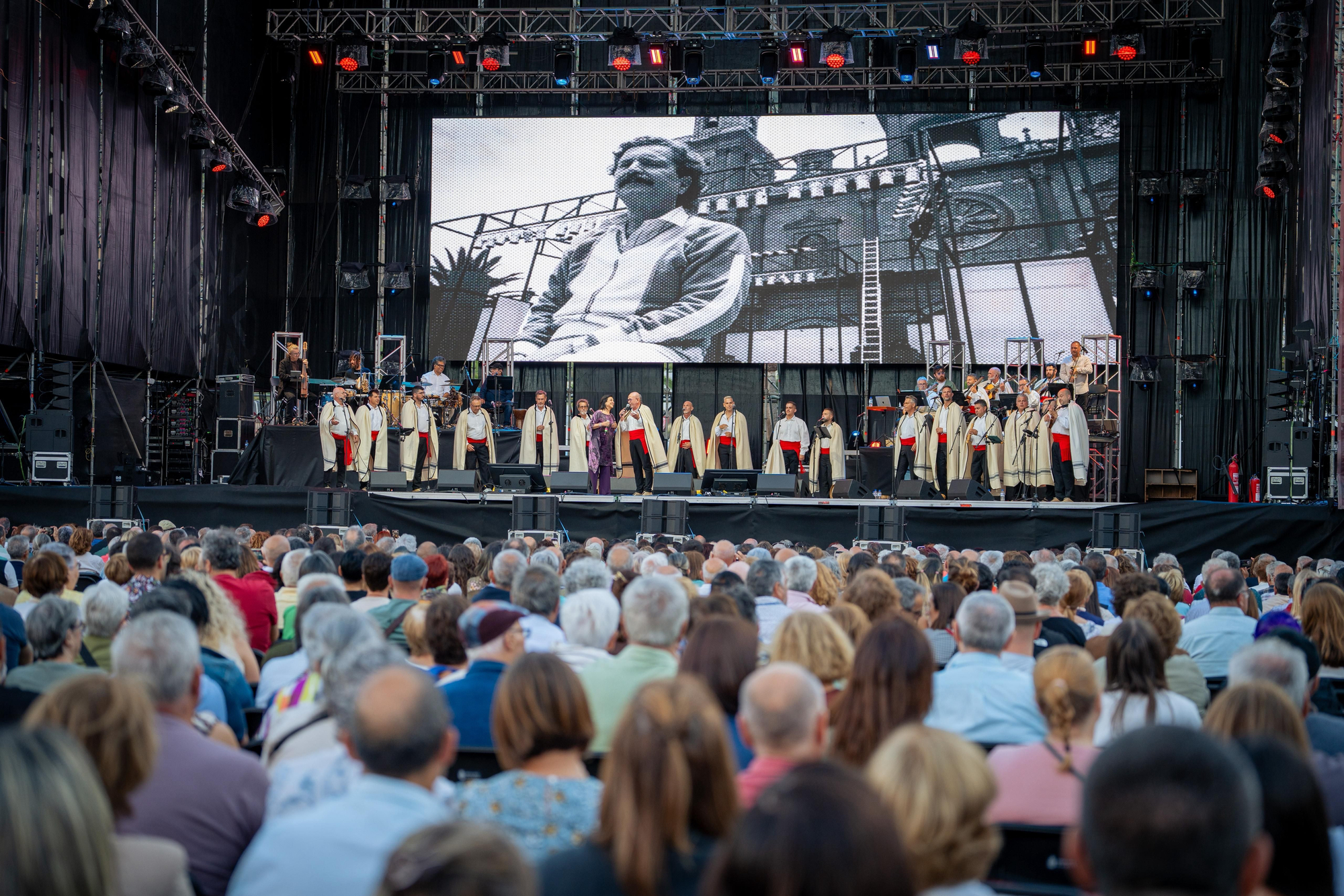 El recinto central de La Bajada se estrenó este fin de semana con  casi 7.000 personas.