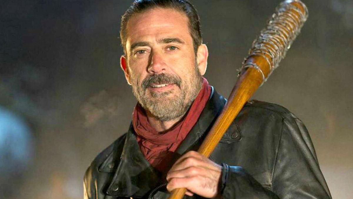 Jeffrey Dean Morgan interpretando a Negan, con su bate "Lucille"