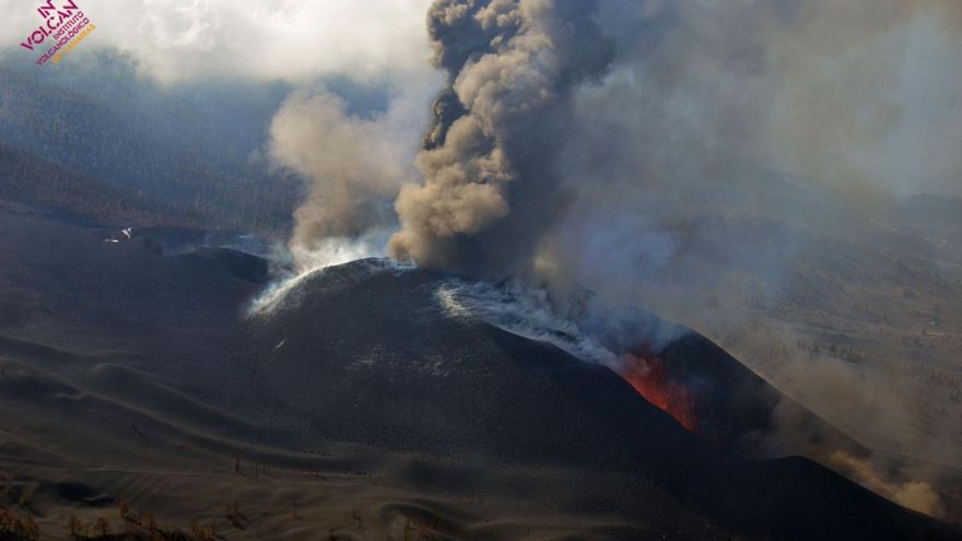 El cono principal del volcán se rompe de nuevo y preocupa la calidad del aire