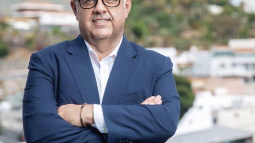 Admitida la querella de Anticorrupción contra el director del Servicio Canario de Salud por el caso mascarillas