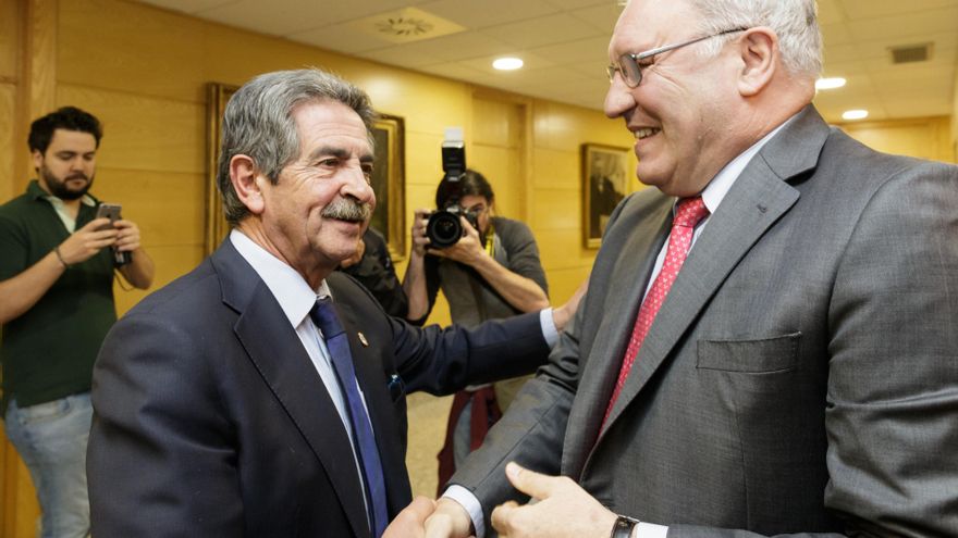 El presidente de Cantabria, Miguel Ángel Revilla, y el presidente de Sidenor, José Antonio Jainaga