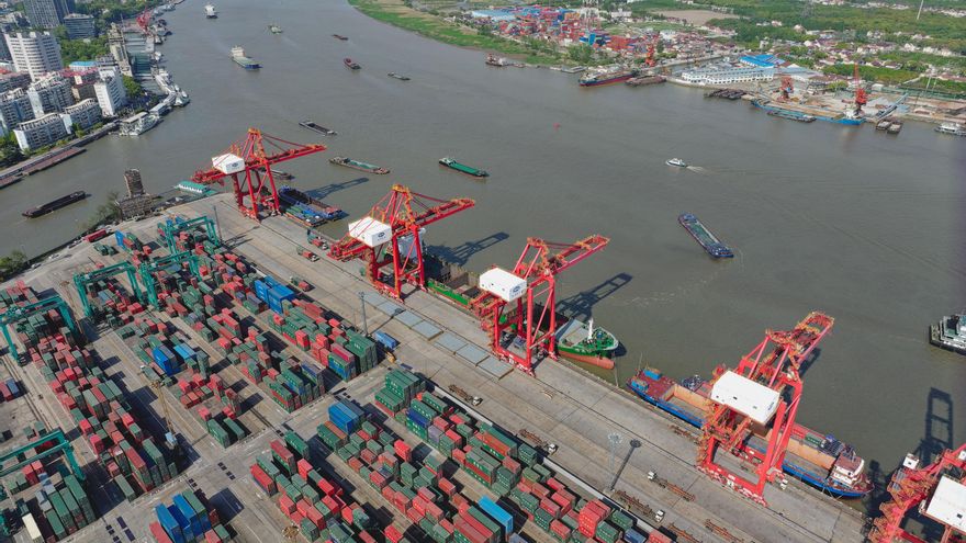 Los exportadores chinos aceleran envíos a los puertos de EEUU para aprovechar la tregua