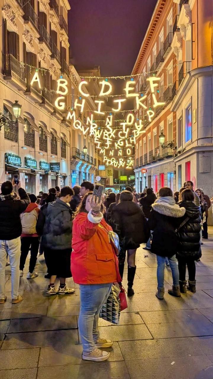 Letras publicitarias de Netflix en Postigo de San Martín