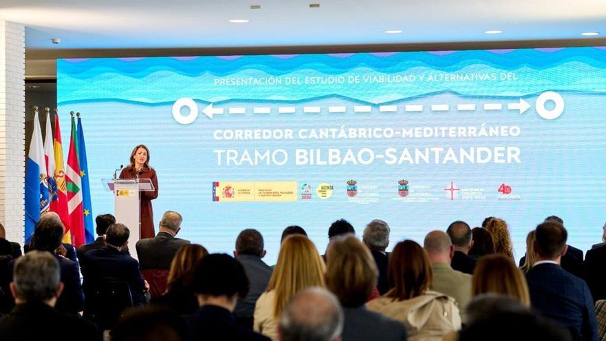 La ministra de Transportes, Raquel Sánchez, en el acto de presentación del estudio de alternativas del tren Santander-Bilbao