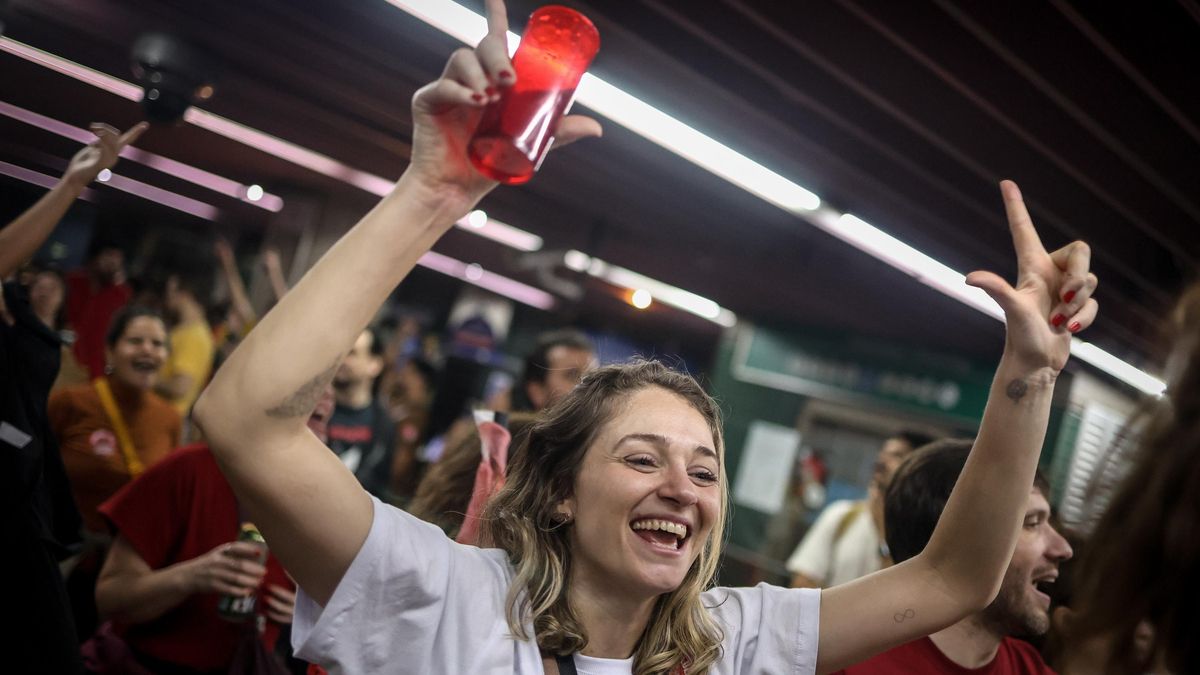 Simpatizantes del presidente de Brasil, Luiz Inácio Lula da Silva, celebran en Sao Paulo. 