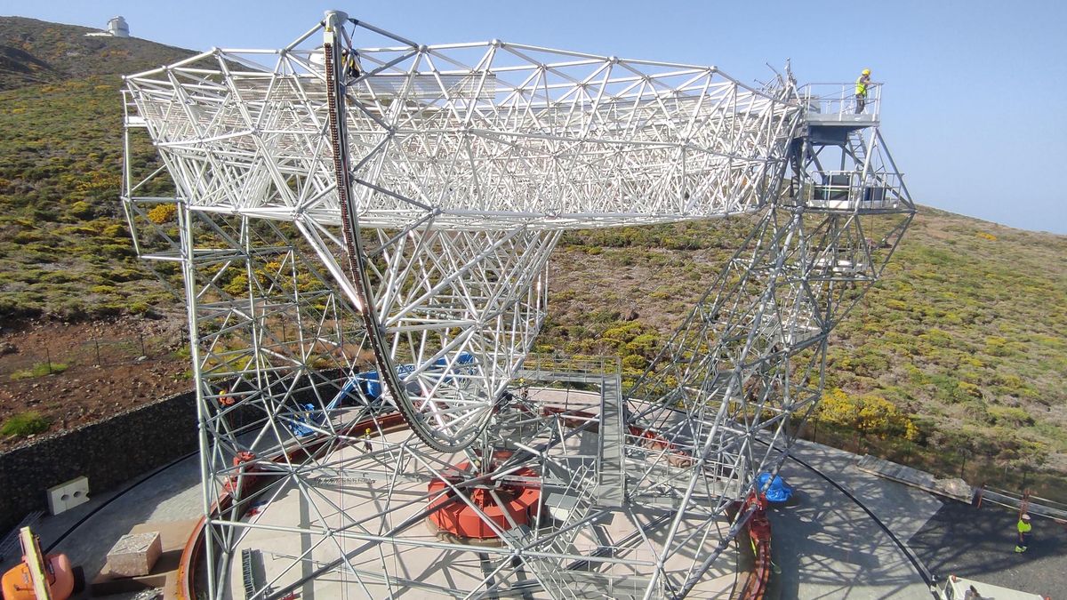 Instalación de la estructura de soporte de cámara (CSS) del Telescopio LST-2  en el Observatorio del Roque de Los Muchachos.