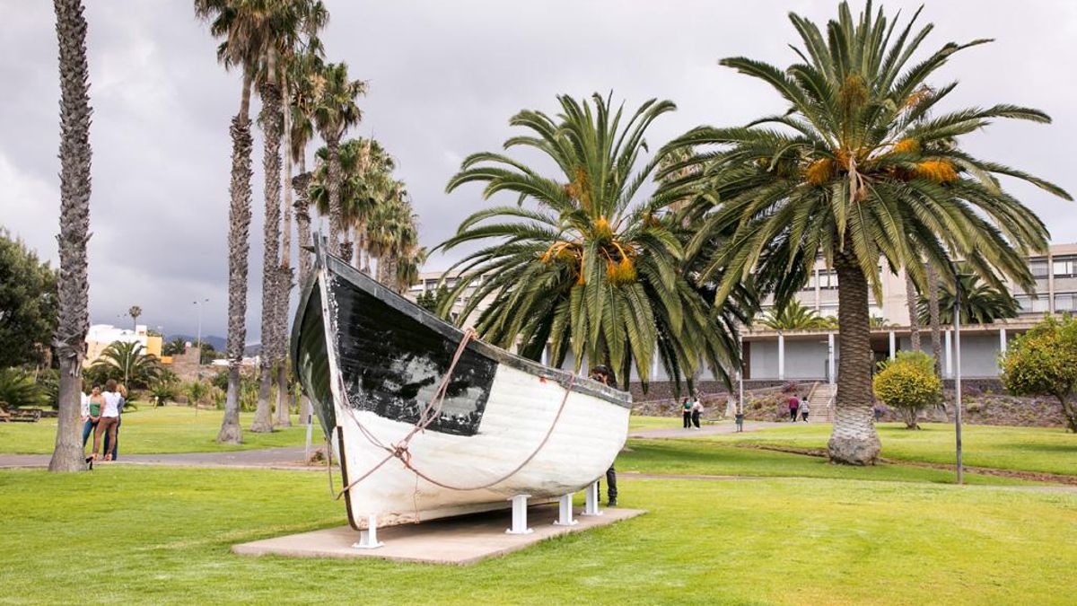 Imagen original de la patera antes de que fuese incendiada.