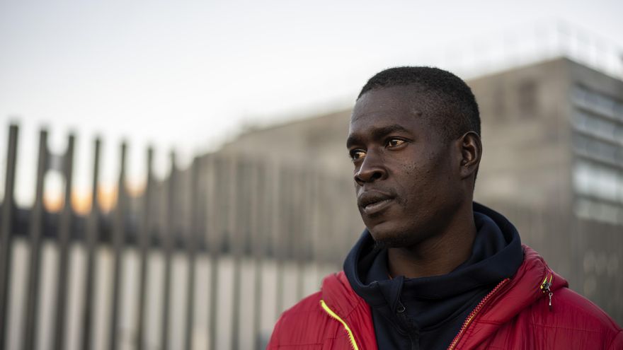 De estudiar en un instituto de Asturias a volver a arriesgar su vida en el mar: "Es la segunda vez que vengo en cayuco"