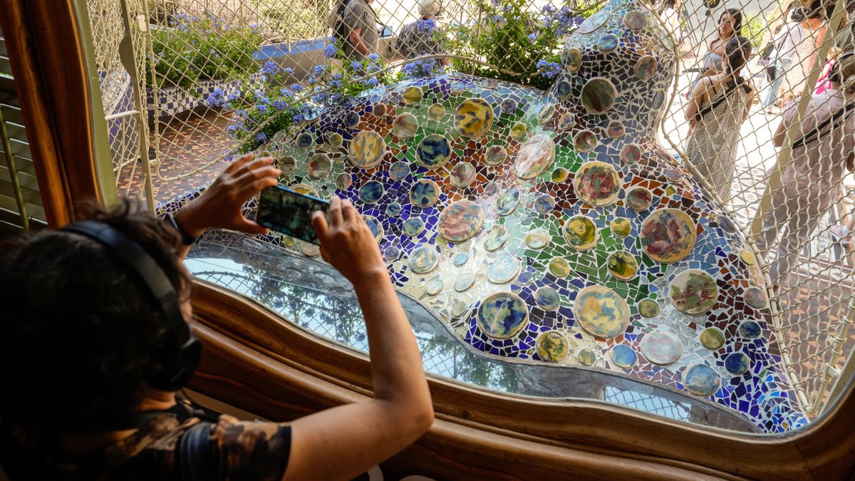 Este es el arte visual de luces mágicas que podrás disfrutar hasta mayo en la fachada de Casa Batlló