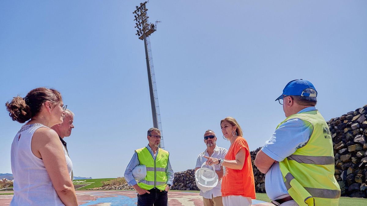 Yolanda Moliné (2d) durante la visita al CIAT
