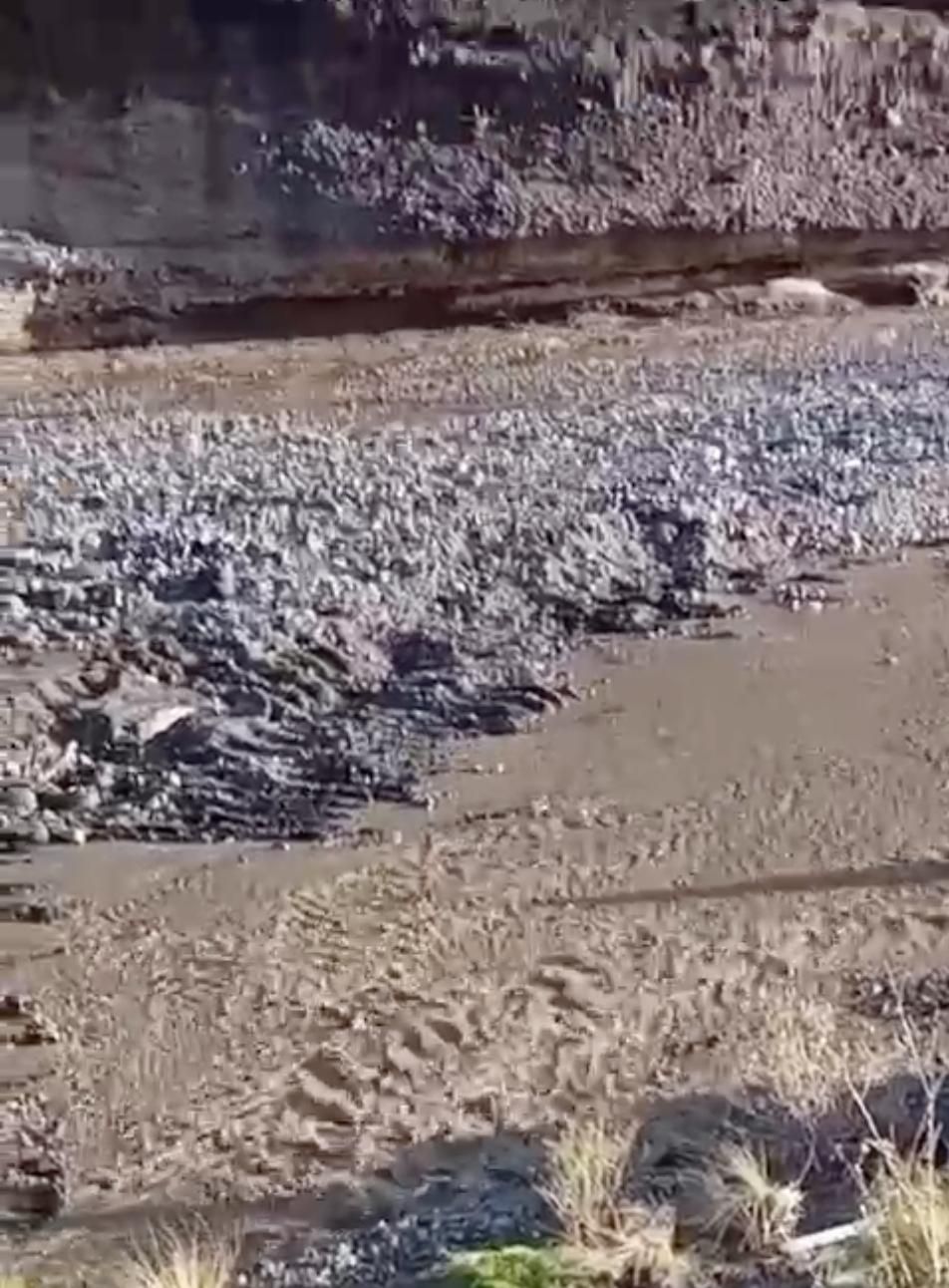 Barranco de Las Angustias, este domingo, con agua en su cauce.
