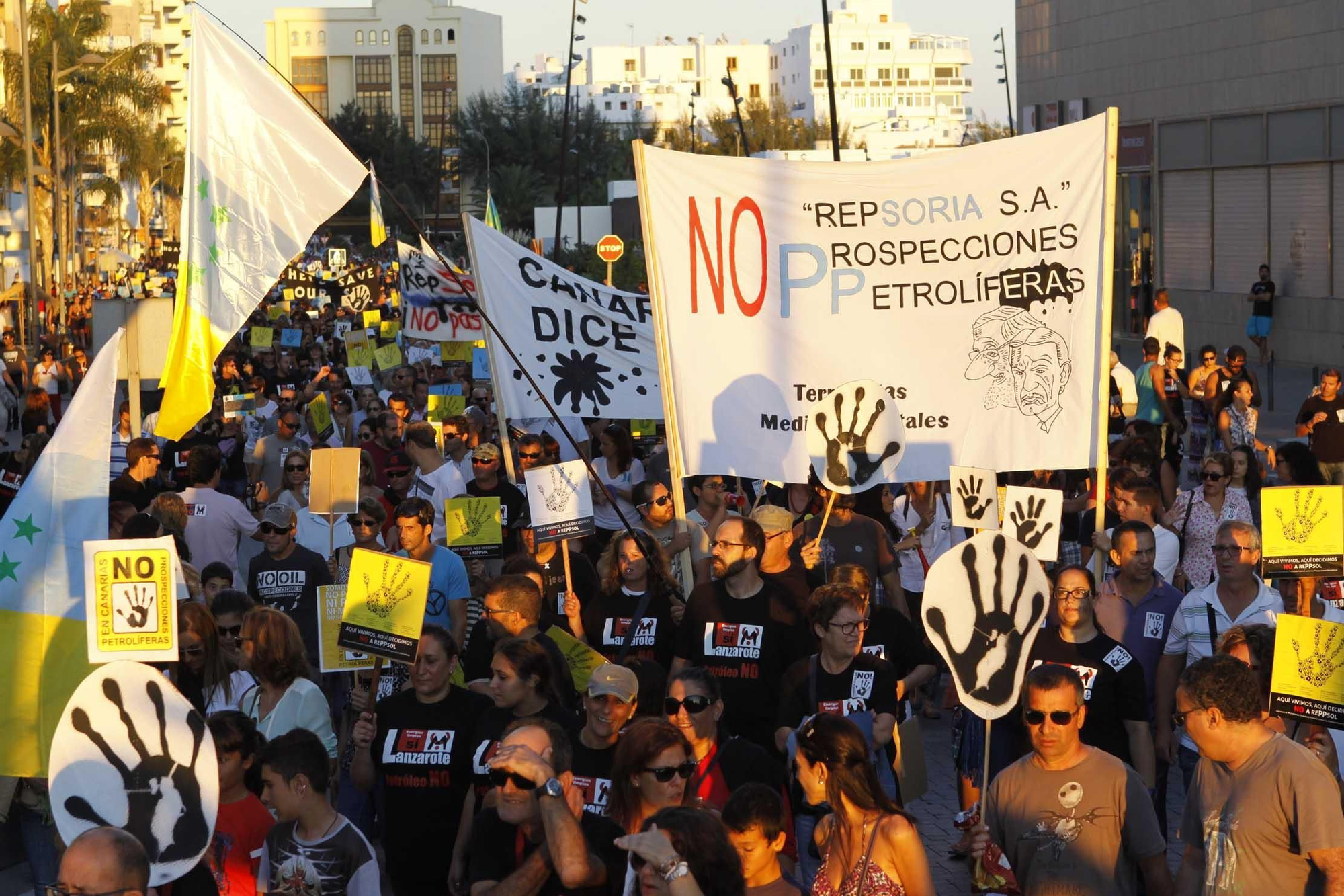 Manifestación contra las prospecciones en Arrecife.